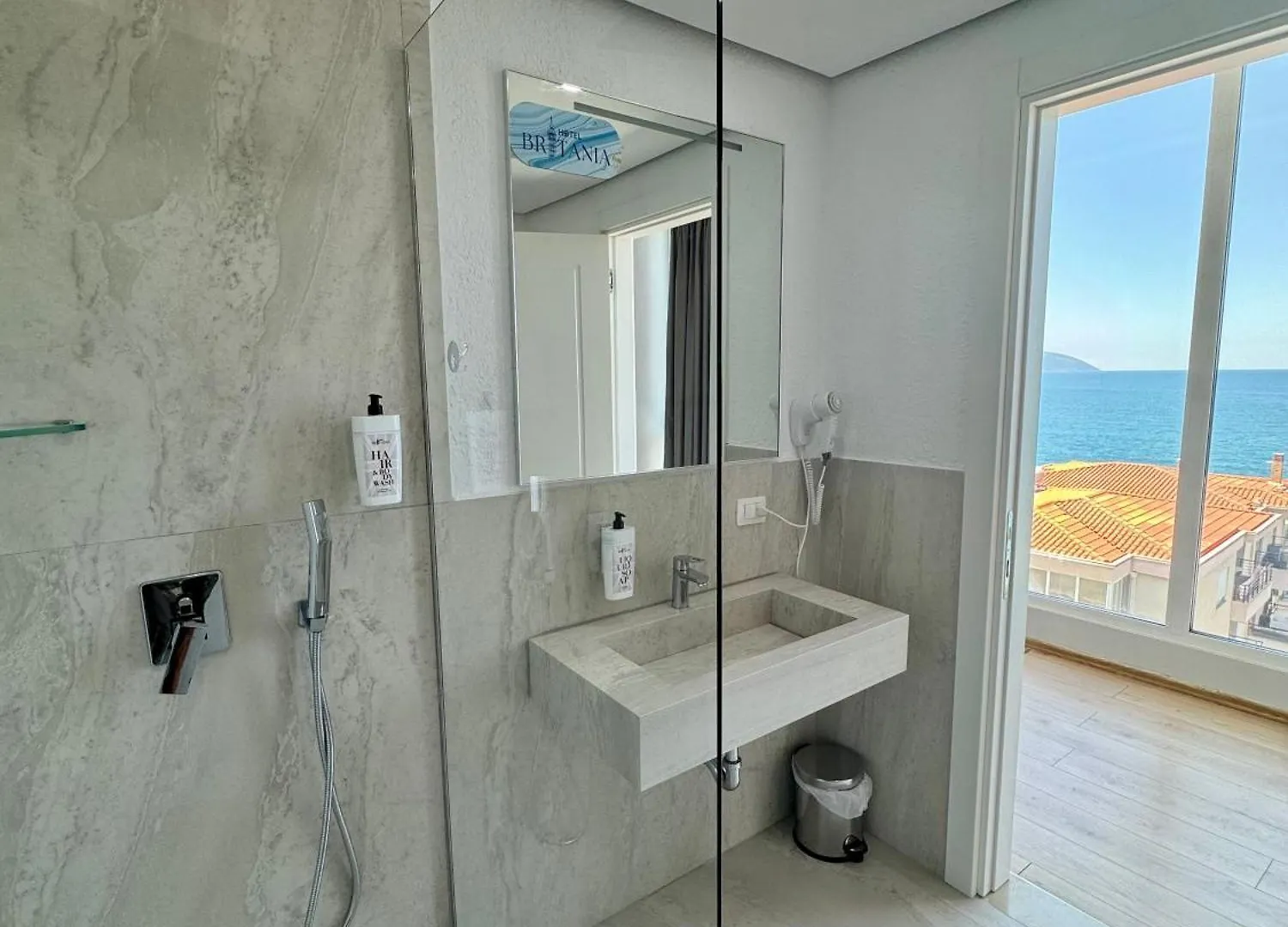 Hotel Britania Vlorë 4*,